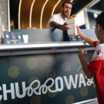 Lee más sobre el artículo El benjamín del C.D Albolote Futsal disfruta de una agradable merienda en el CC Nevada gracias a Churroway, patrocinador principal del equipo